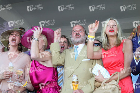 Enno von Ruffin mit Freundin Estelle Rytterborg und Gästen