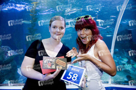 Lisa Wohlgemuth bei der Sea Life Aktion 'Unter Wasser unterm Hammer', Berlin