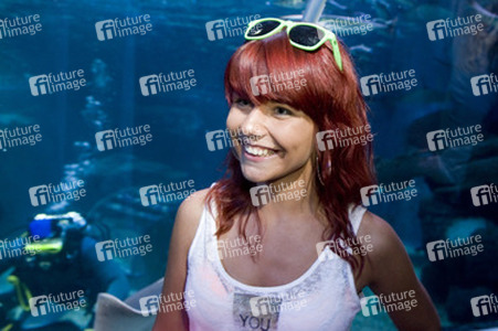 Lisa Wohlgemuth bei der Sea Life Aktion 'Unter Wasser unterm Hammer', Berlin