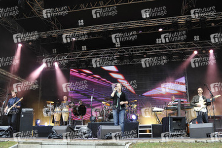 Rory MacDonald, Calum MacDonald, Bruce Guthro, Brian Hurren, Malcolm Jones (Runrig)