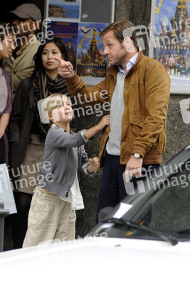 Emma Tiger Schweiger, Samuel Finzi