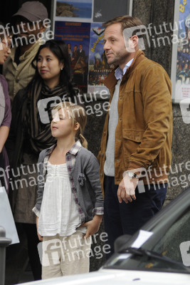 Emma Tiger Schweiger, Samuel Finzi