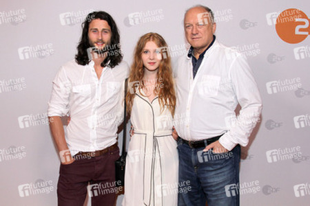 Mark Ryder, Isolda Dychauk, John Doman