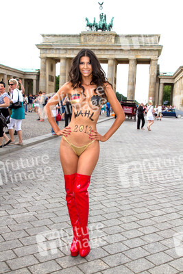 Micaela Schäfer Photocall zur Bundestagswahl, Berlin
