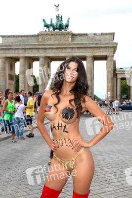 Micaela Schäfer Photocall zur Bundestagswahl, Berlin