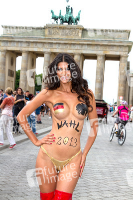 Micaela Schäfer Photocall zur Bundestagswahl, Berlin