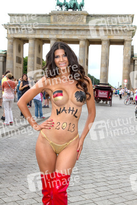 Micaela Schäfer Photocall zur Bundestagswahl, Berlin