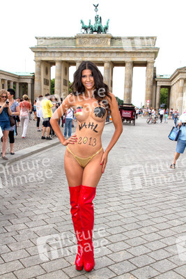 Micaela Schäfer Photocall zur Bundestagswahl, Berlin