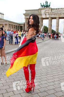 Micaela Schäfer Photocall zur Bundestagswahl, Berlin