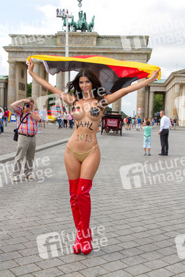 Micaela Schäfer Photocall zur Bundestagswahl, Berlin