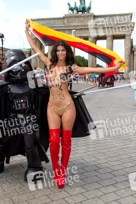 Micaela Schäfer Photocall zur Bundestagswahl, Berlin