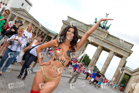Micaela Schäfer Photocall zur Bundestagswahl, Berlin