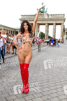 Micaela Schäfer Photocall zur Bundestagswahl, Berlin