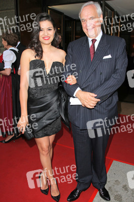 Alexander Pereira mit Freundin Daniela Weisser de Sosa