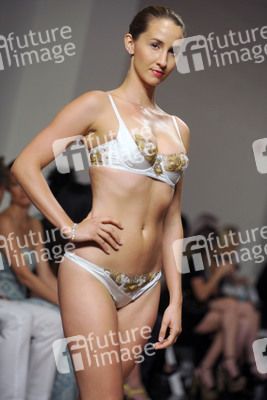 Rococo Dessous 24 Karat Gold Lingerie Fashion Show, New York