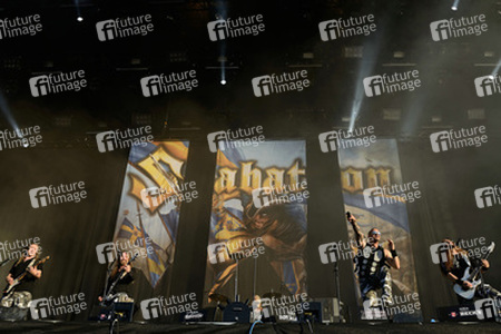 Thobbe Englund, Pär Sundström, Robban Bäck, Joakim Brodén, Chris Rörland (Sabaton)