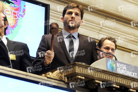 Ashton Kutcher Läutet die Eröffnungsglocke des NYSE, New York