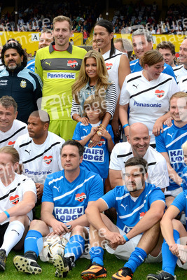 Jorge Gonzalez, Sylvie van der Vaart mit Sohn Damian van der Vaart und Mitspielern