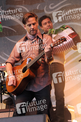 Joey Burns, Sergio Mendoza (Calexico)