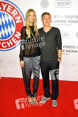 'Wembley - Football is coming hoam' Premiere, München