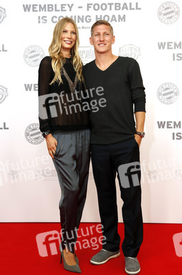 'Wembley - Football is coming hoam' Premiere, München