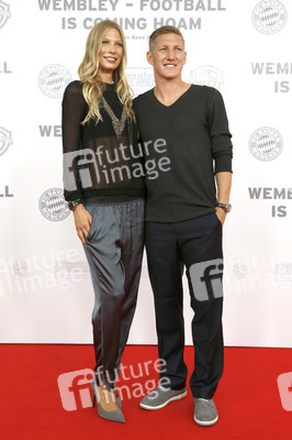 'Wembley - Football is coming hoam' Premiere, München