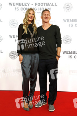 'Wembley - Football is coming hoam' Premiere, München