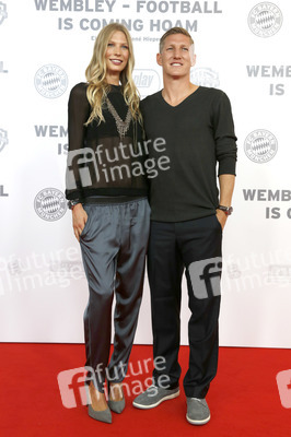'Wembley - Football is coming hoam' Premiere, München