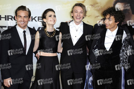 Kevin Zegers, Lily Collins, Jamie Campbell Bower, Robert Sheehan