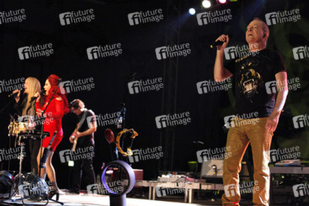 Cindy Wilson, Kate Pierson, Fred Schneider (The B52's)