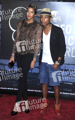 Helen Lasichanh, Pharell Williams