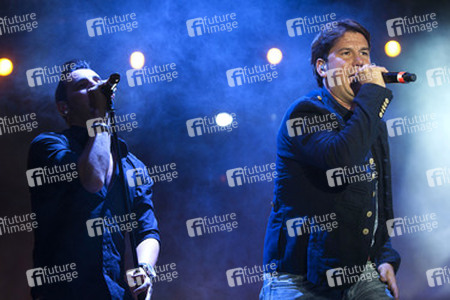 Andy & Lucas Perform in Alcala de Henares