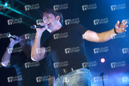 Andy & Lucas Perform in Alcala de Henares
