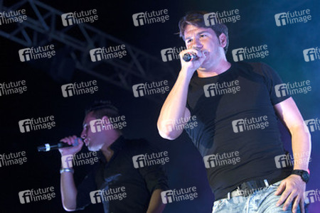 Andy & Lucas Perform in Alcala de Henares