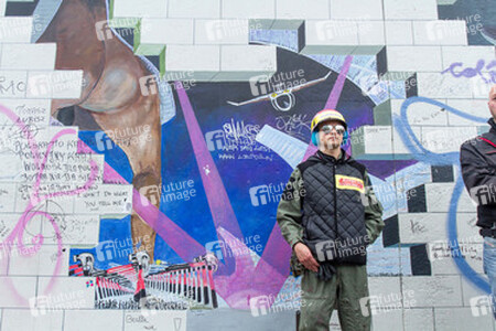 Roger Waters unterstützt den East Side Gallery Protest, Berlin