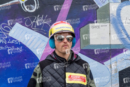 Roger Waters unterstützt den East Side Gallery Protest, Berlin