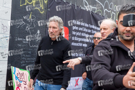 Roger Waters unterstützt den East Side Gallery Protest, Berlin