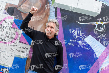 Roger Waters unterstützt den East Side Gallery Protest, Berlin