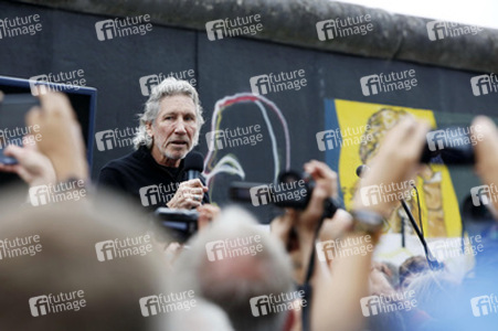 Roger Waters unterstützt den East Side Gallery Protest, Berlin