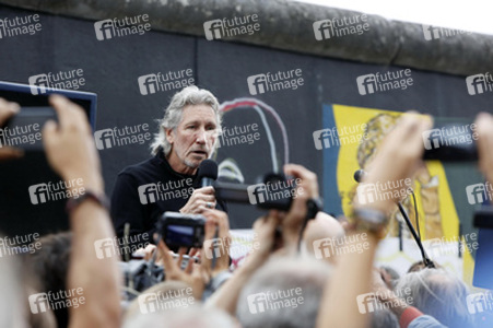 Roger Waters unterstützt den East Side Gallery Protest, Berlin