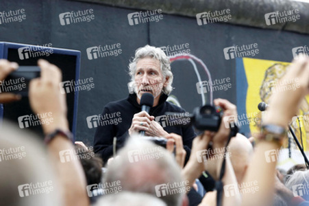 Roger Waters unterstützt den East Side Gallery Protest, Berlin