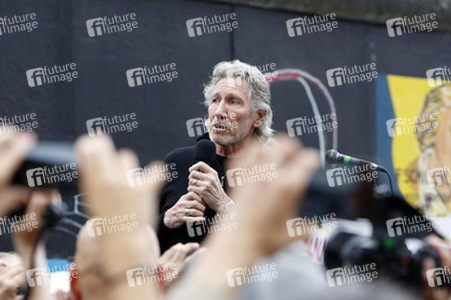 Roger Waters unterstützt den East Side Gallery Protest, Berlin