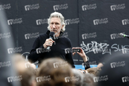 Roger Waters unterstützt den East Side Gallery Protest, Berlin