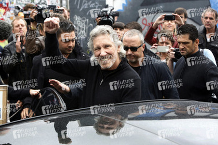 Roger Waters unterstützt den East Side Gallery Protest, Berlin