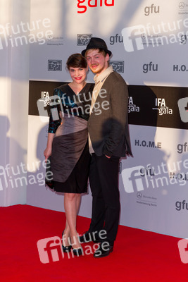 Tino Mewes mit Ehefrau Jamila Saab