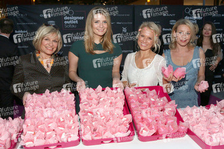 Mary Roos, Mischa Barton, Nova Meierhenrich, Nathalie O'Hara