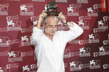 Uberto Pasolini mit dem Orizzonti Award frü die beste Regie bei 'Still Life'