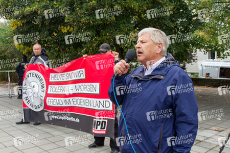 NPD Kundgebung in Hellersdorf, Berlin