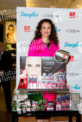 Andie MacDowell bei Douglas, Berlin
