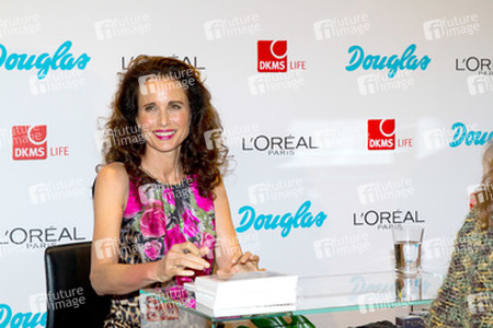 Andie MacDowell bei Douglas, Berlin